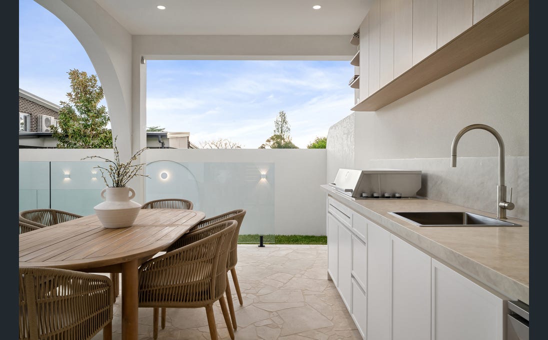 Outdoor Kitchen — Pier 8 Constructions